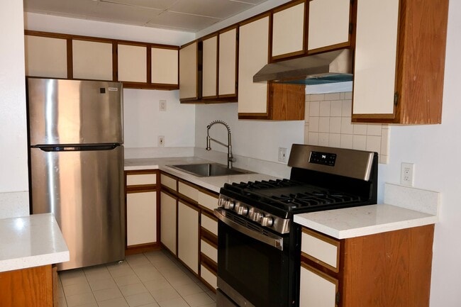 Photo - 636 Burnside Ave Unit 204