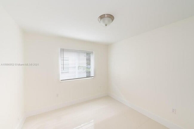 Photo - 3 bedroom in Miami FL 33142