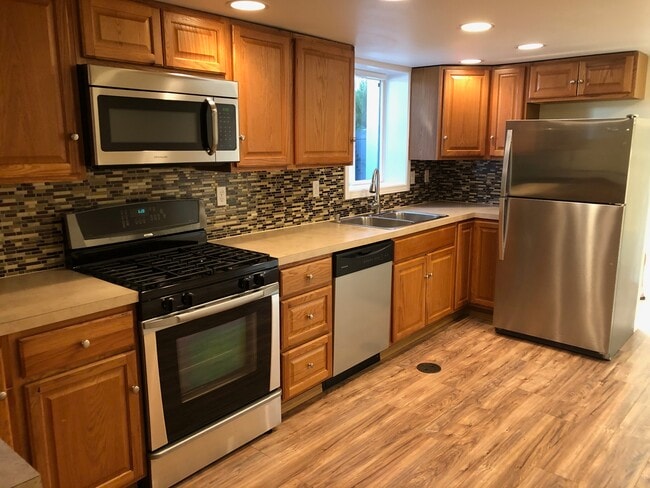 Kitchen with tons of storage and great counterspace - 5409 Beacon Avenue South Unit B