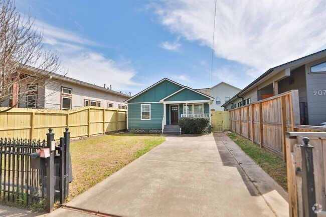 Building Photo - 905 Kern St Rental