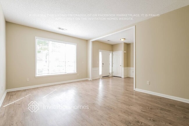 Photo - 130 Lyndhurst Ct