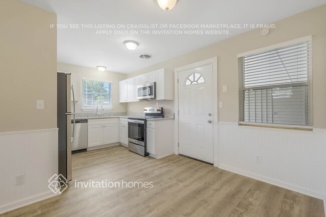 Photo - 7917 Chateau Dr S