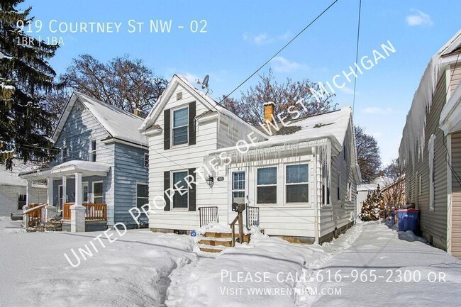 Photo - 919 Courtney St NW Unit 02