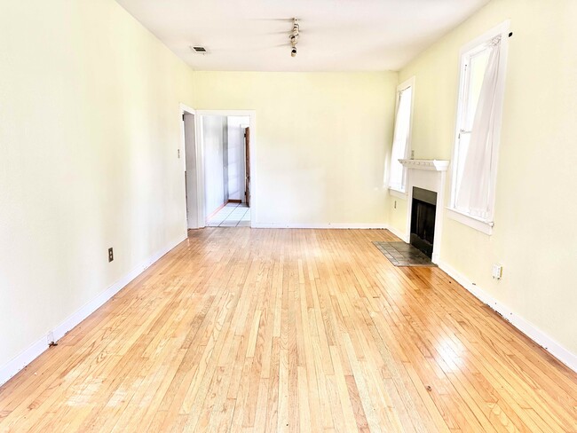 Photo - 2090 Broussard St