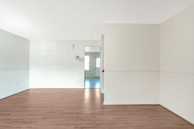 Photo - 10502 Guilderland Ct