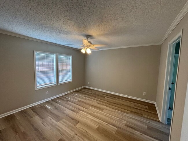 Photo - 1642 Oakwood Rd