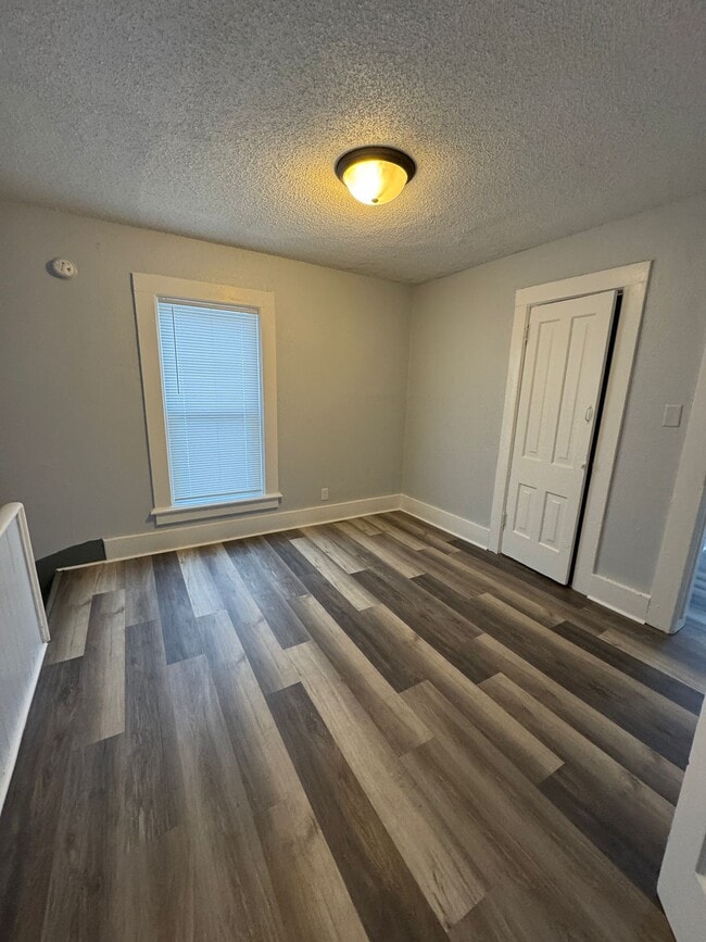 Photo - 2214 Kemble Ave