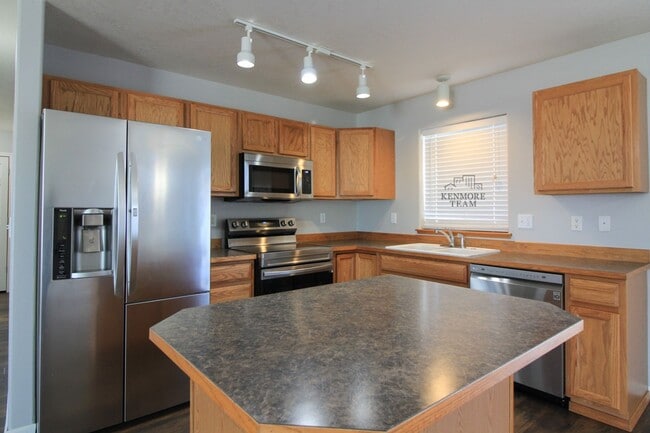 Building Photo - 3 Bedroom, 2 Bath Home in West Pasco