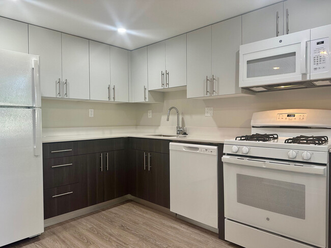 Photo - Lakeside Apartments