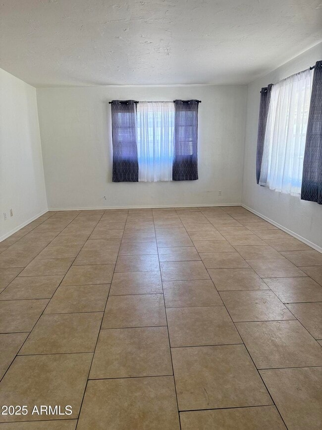 Photo - 1321 E Hall St