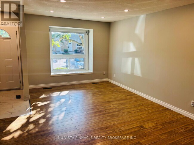 Photo - 39 - 577 THIRD STREET