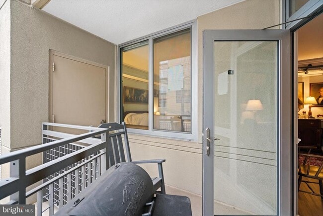 Photo - 555 Massachusetts Ave NW Unidad 815