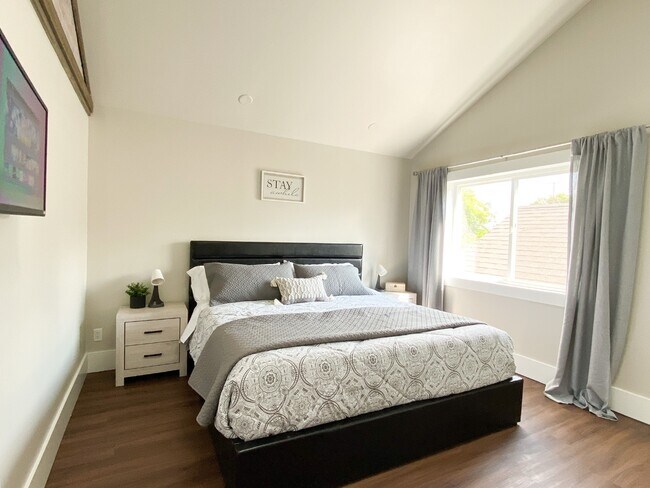 Photo - 207 W 28th St