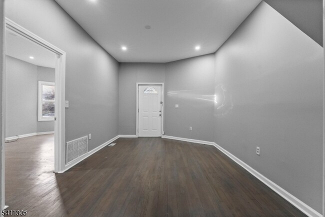 Photo - 467-469 Summer Avenue Unit 1 Unidad 1