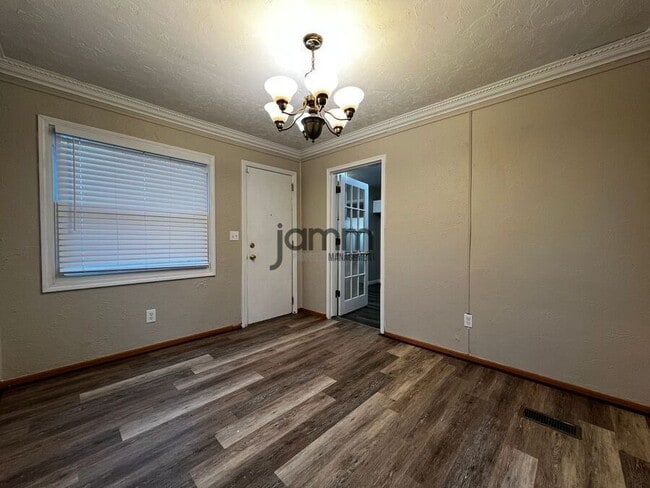 Photo - 18713 Waterbury Ave