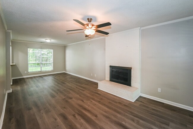 Photo - 100 Bath Cir