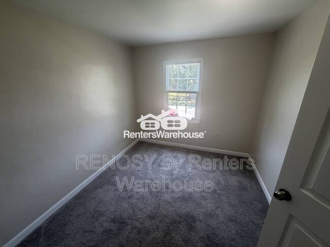 Photo - 2067 Larkhall Rd