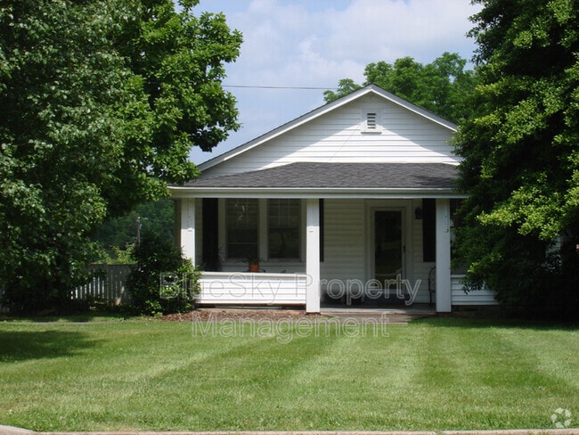 Building Photo - 1001 Locust Ave Rental