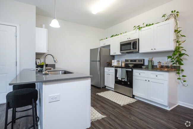 2BR, 2BA - 1,022SF - Kitchen - Northbrook Apartments