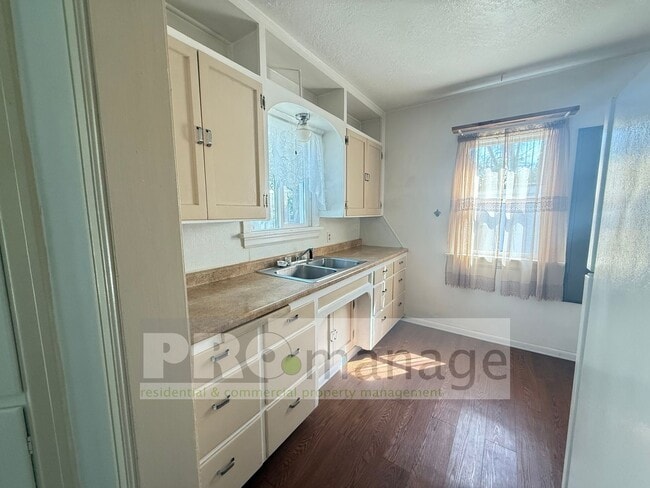 Photo - 1365 Scott Pl Unit 1365