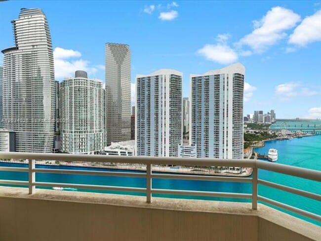 Photo - 888 Brickell Key Dr Unidad 888 Brickell Key # 2510