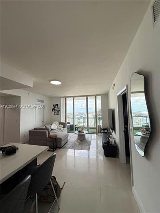 Photo - 90 SW 3rd St Unidad 90 SW 3rd St # 4006