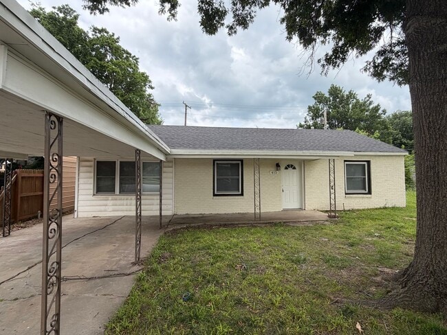 Building Photo - 3 Bedroom 1 Bath Home For Rent