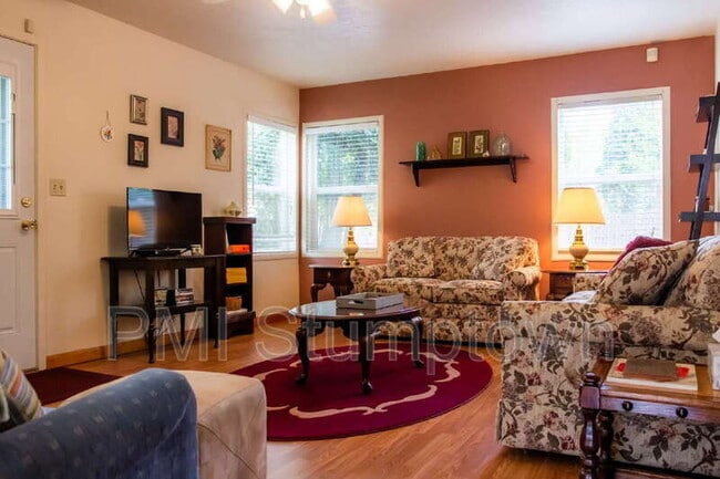 Photo - 1666 SE Clatsop St