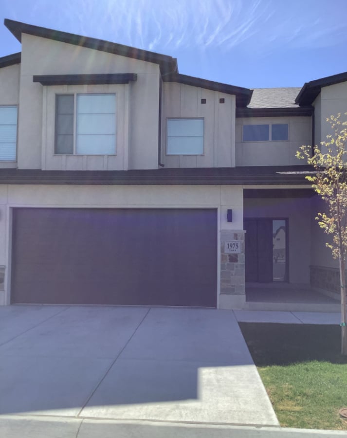 Experience The Finest Townhome in West Haven – 3 Bed, 2.5 Bath - Experience The Finest Townhome in West Haven – 3 Bed, 2.5 Bath