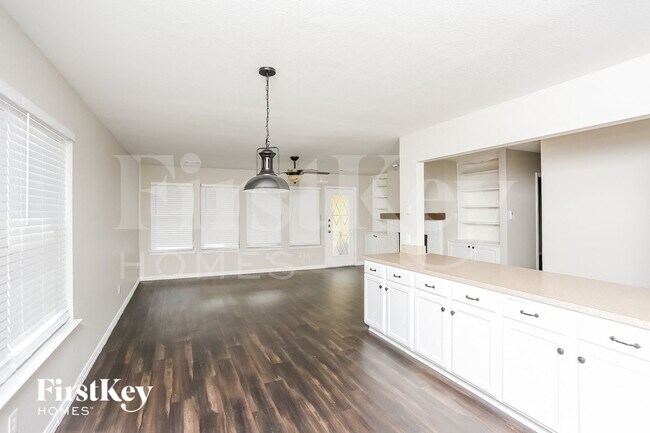 7313 Starwood Dr