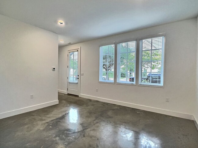 Flat for Rent in Hampstead! - Flat for Rent in Hampstead! Townhome