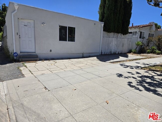 Photo - 300 S La Peer Dr Unit A