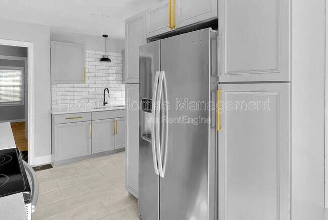 Photo - 5017 Indianola Ave