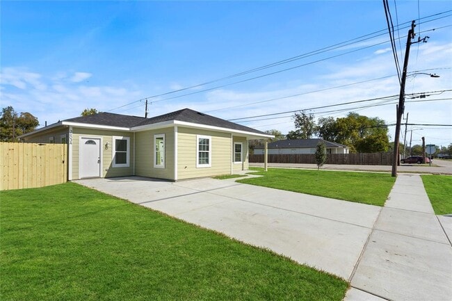 Building Photo - 3603 Fidelity St