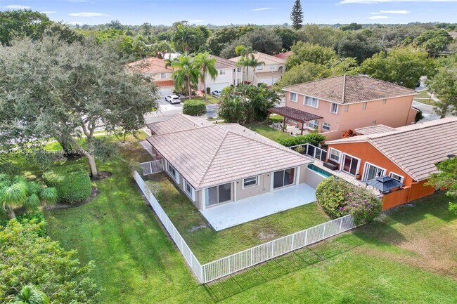 Photo - 6305 Willoughby Cir