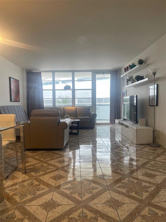 Building Photo - 3725 S Ocean Dr Rental