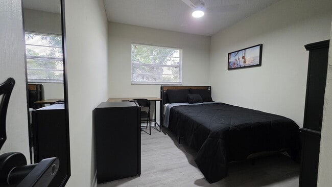 Building Photo - 1343 Poppy Ave