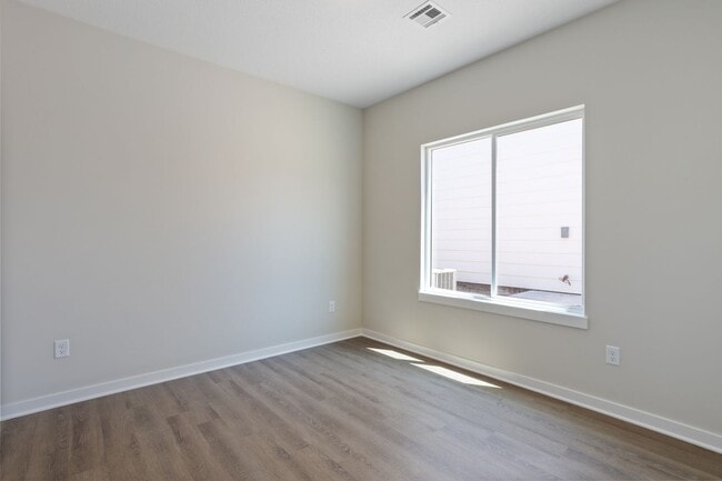 Photo - 448 S Longbranch Dr