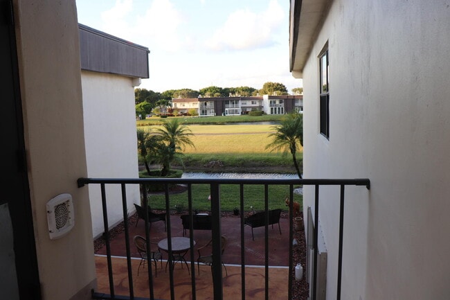 Photo - 87 Capri B Unit B