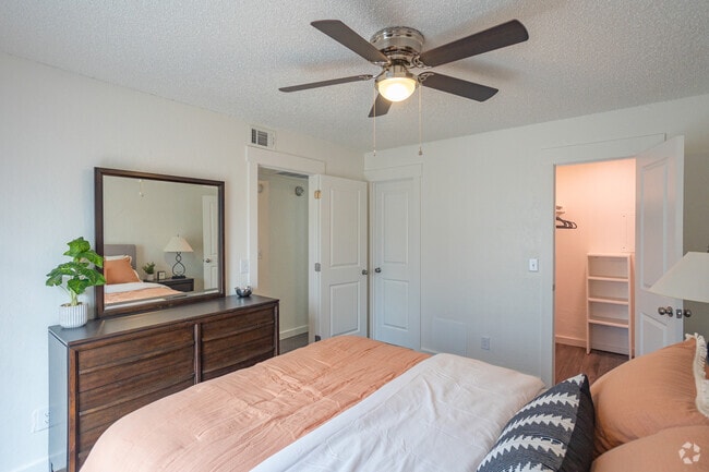 1BR, 1BA - 650SF