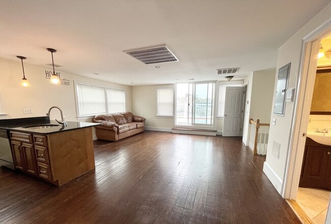 Photo - 178 Hillside St