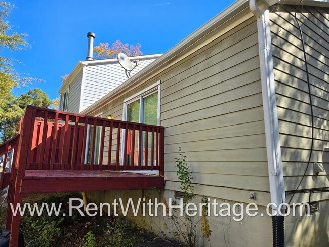 Photo - WOW!!! GORGEOUS DUPLEX / GREAT ROOMMATE FLOORPLAN / UPGRADES / GREAT LOCATION / PRIVATE YARD