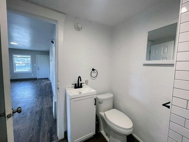 Photo - 4619 N Howard St