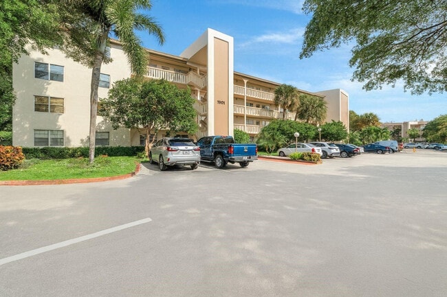 Photo - 1901 Bermuda Cir Unit H4