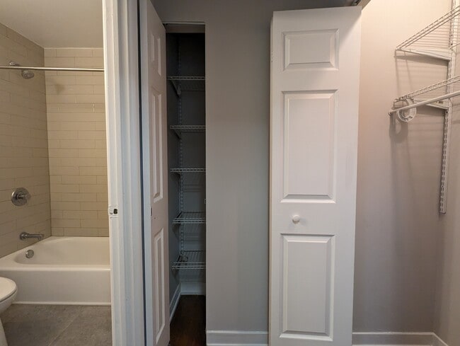 Photo - 524 W Oakdale Ave