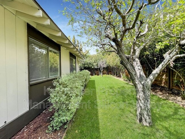 Photo - 933 Miramonte Ave