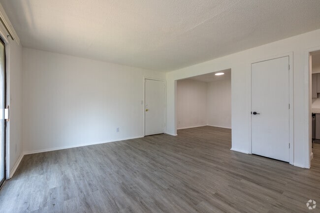 2BR, 1BA - 936SF - Living Room