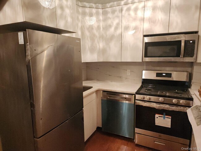 Photo - 61-15 98th St Unidad 12L