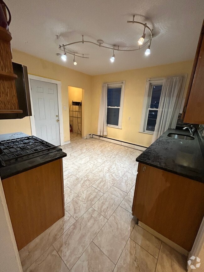 Building Photo - 46 Middle St Unit 1 Rental