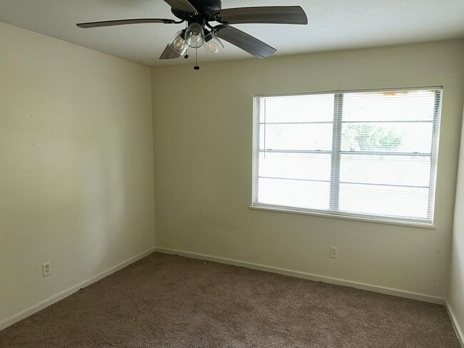 Photo - 1430 Dianne Dr
